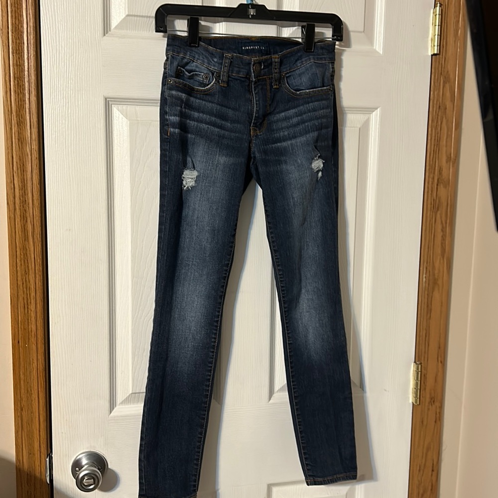 Women’s/teen size 2 stretch Aeropostale distressed jeans